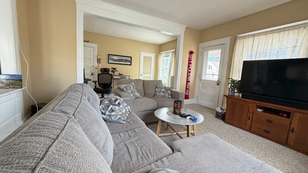 Livingroom - 20 Lincoln Ave