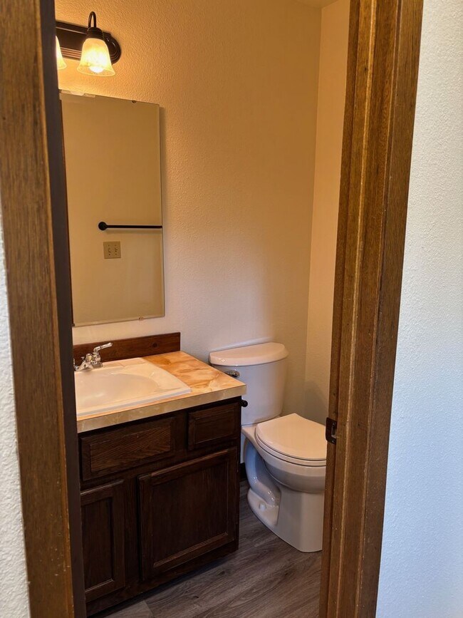 Building Photo - Cute 2 bed 1.5 bath - close to MSU & downtown Bozeman!