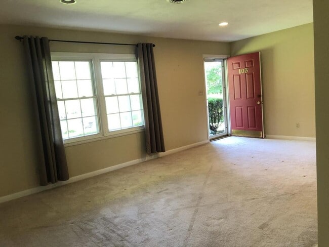 Building Photo - 103 Helmwood Dr