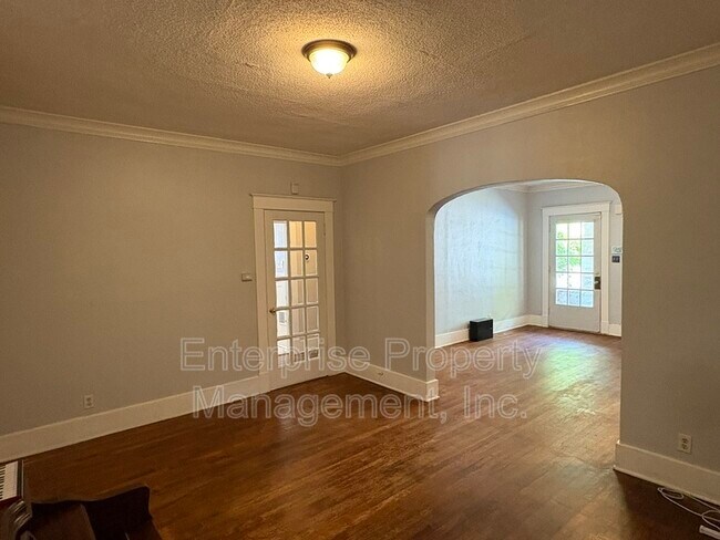 Building Photo - 2371 Parkway Pl