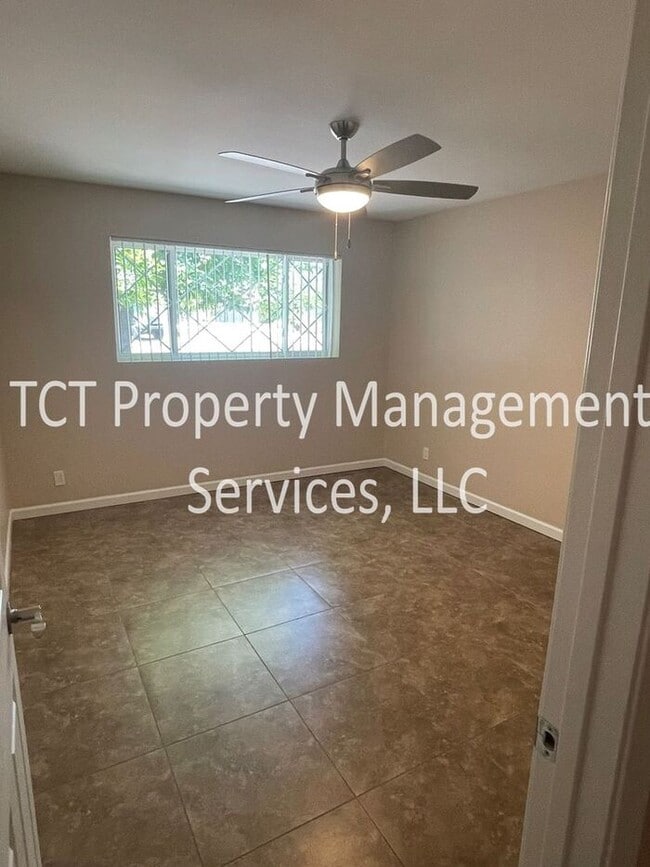 Building Photo - Beautifully Landscaped 3 Bedroom Home in Tempe!
