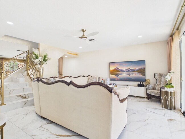 Building Photo - Luxury Awaits with Designer Details
