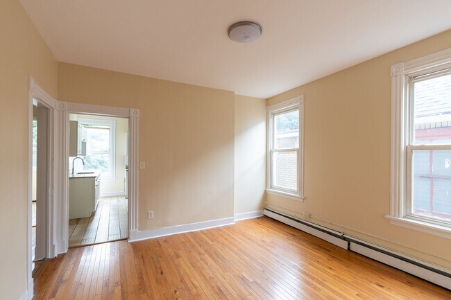 Building Photo - 204 Redmond St