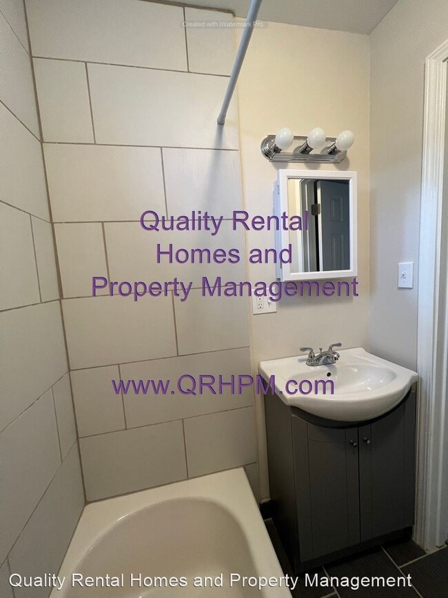 Building Photo - 3 br, 1 bath House - 3482 Laurel Ave