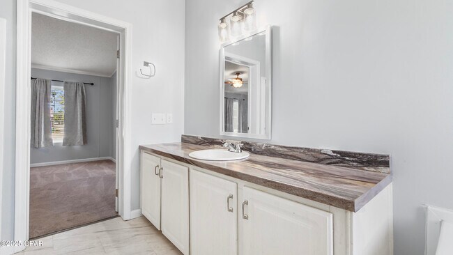 Building Photo - 12808 Clear Creek Rd