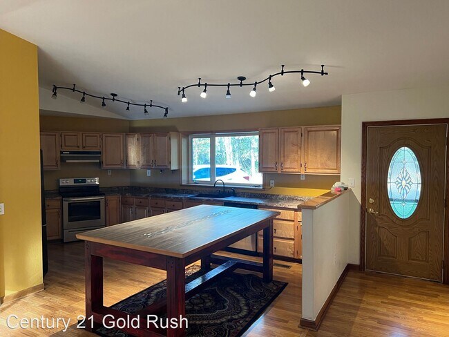 Building Photo - 4 br, 2 bath House - 2500 Mission Road