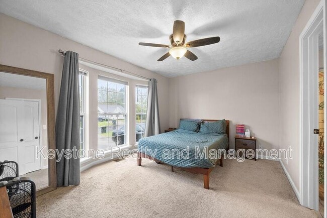 Building Photo - 223 Golden Pond Ave