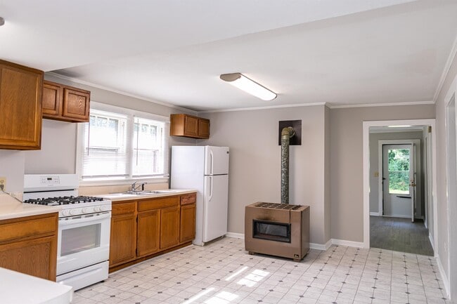 Building Photo - 115 E Parker Rd