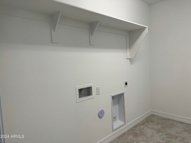 Building Photo - 8920 W Denton Ln