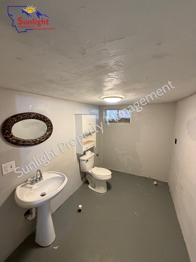 Building Photo - Spacious 5-Bedroom Home with Open Layout, Off-Street Parking & Large Backyard