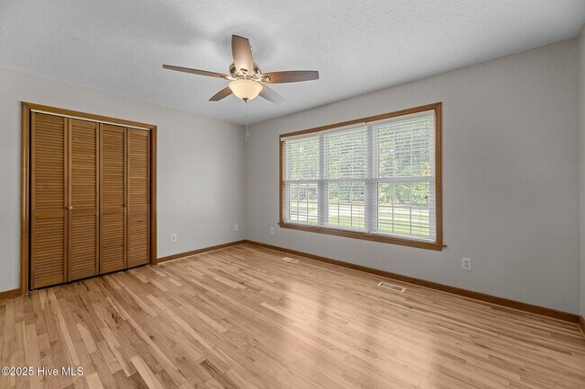 Building Photo - 506 River Rd