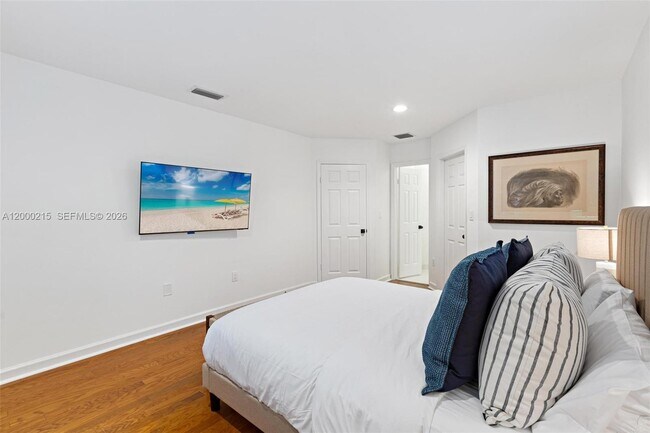 Building Photo - 14850 Old Cutler Rd