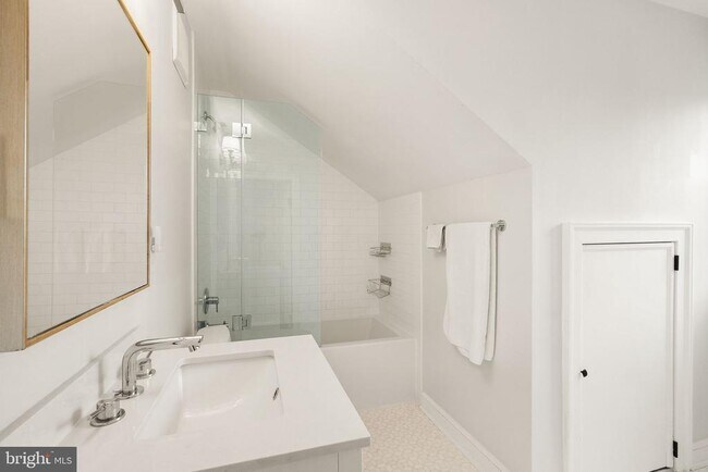 Building Photo - 312 N Pitt St