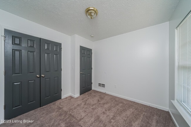 Building Photo - 249 Drake Dr