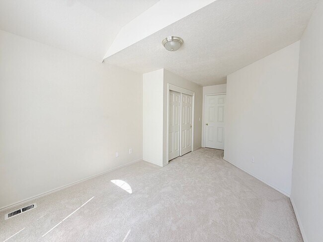 Building Photo - 16775 SW Springwater Ln