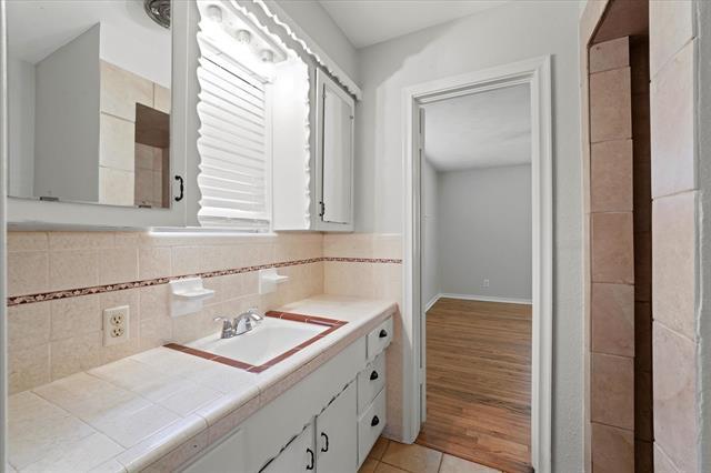 Building Photo - 2359 St Francis Ave