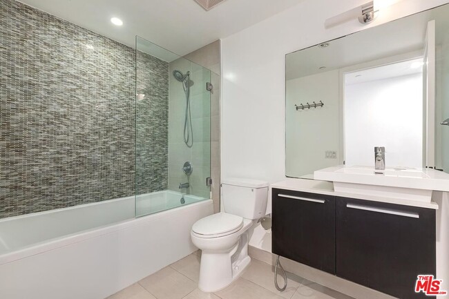 Building Photo - 225 S Hamilton Dr