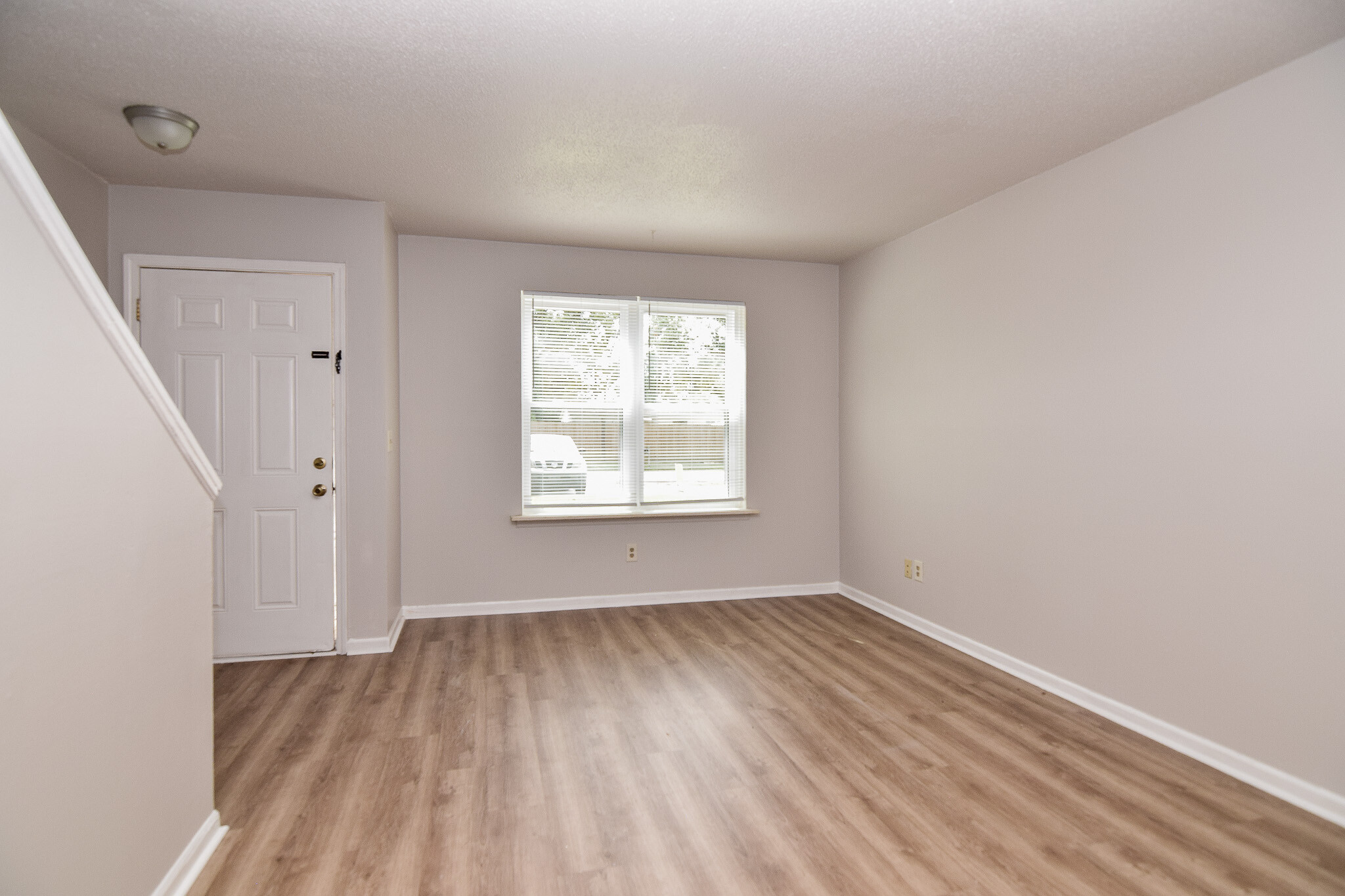 Building Photo - 306 Crestview Dr