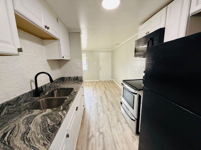 Building Photo - 314 7th Ave NE