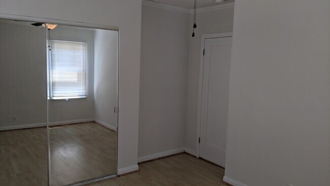 Building Photo - 2213 Carmona Ave