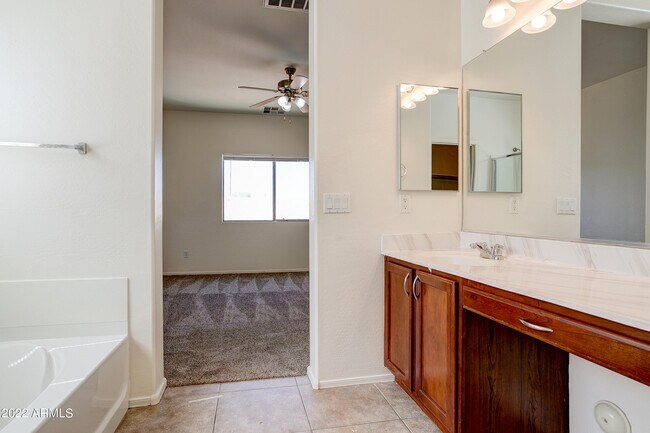 Building Photo - 9928 W Chipman Rd