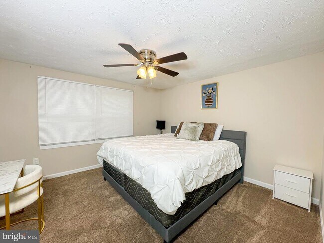 Building Photo - 806 Truro Ct