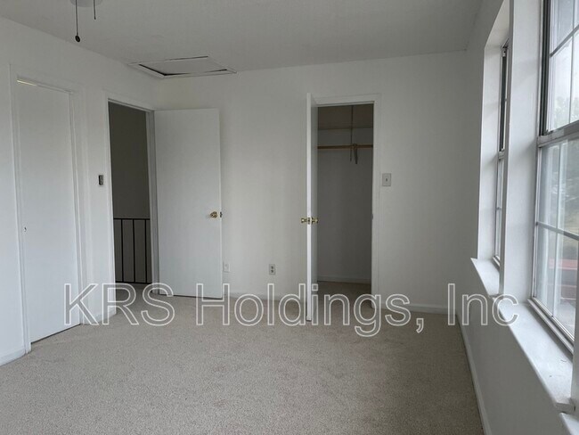 Building Photo - 1503 Garland Way