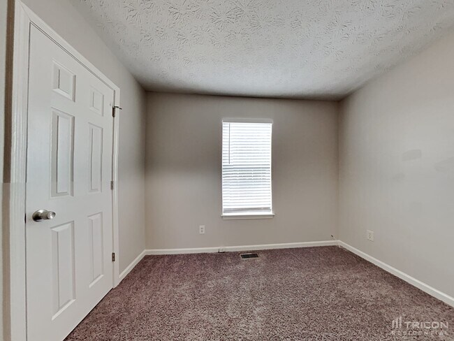 Building Photo - 102 Thornwood Dr