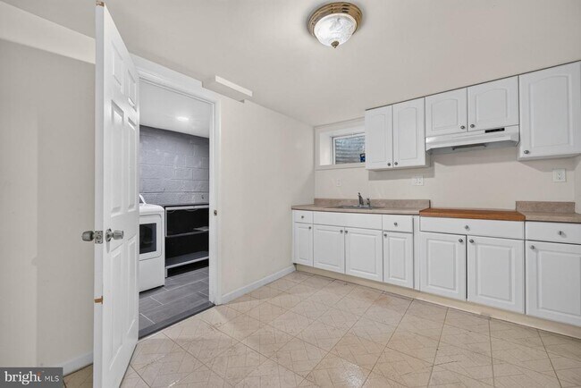 Building Photo - 3604 Husted Dr