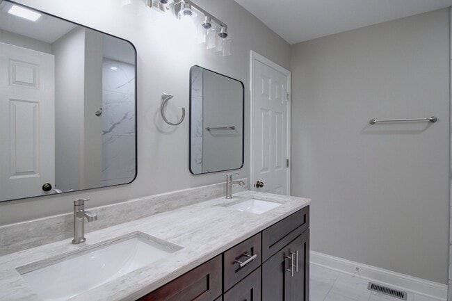 Building Photo - 14257 S Monticello Cir