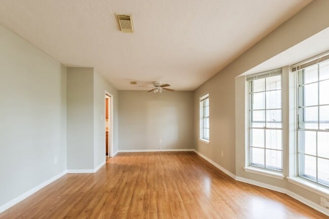 Building Photo - 200 Montrose Cir