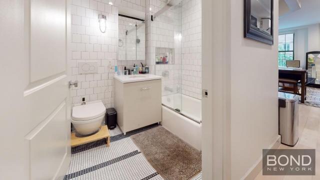 Building Photo - 5 bedroom in NEW YORK NY 10009