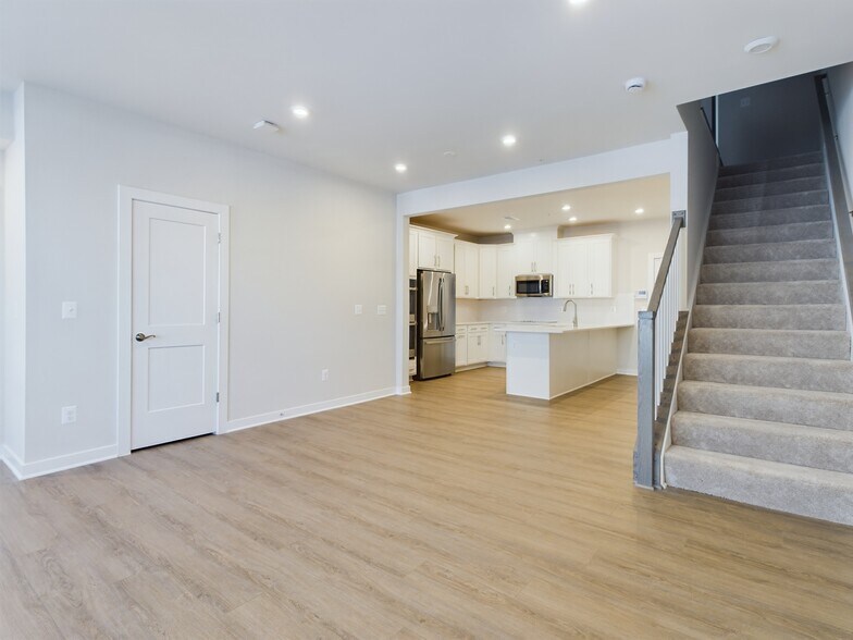 Building Photo - 43801 Middleway Ter