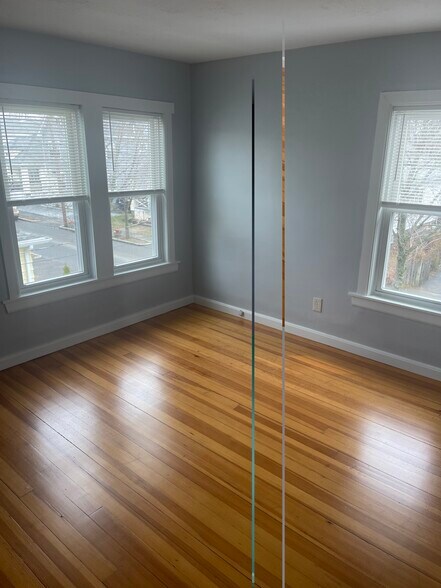 Building Photo - 16 Hanna St