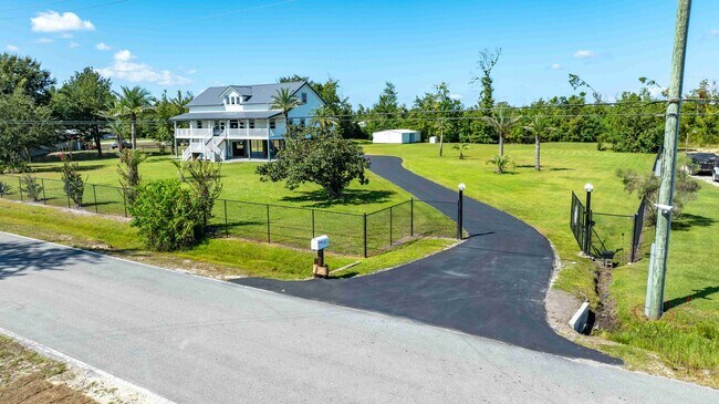 Building Photo - 7211 Bay Crest Rd