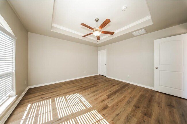 Building Photo - 2421 Shell Dr