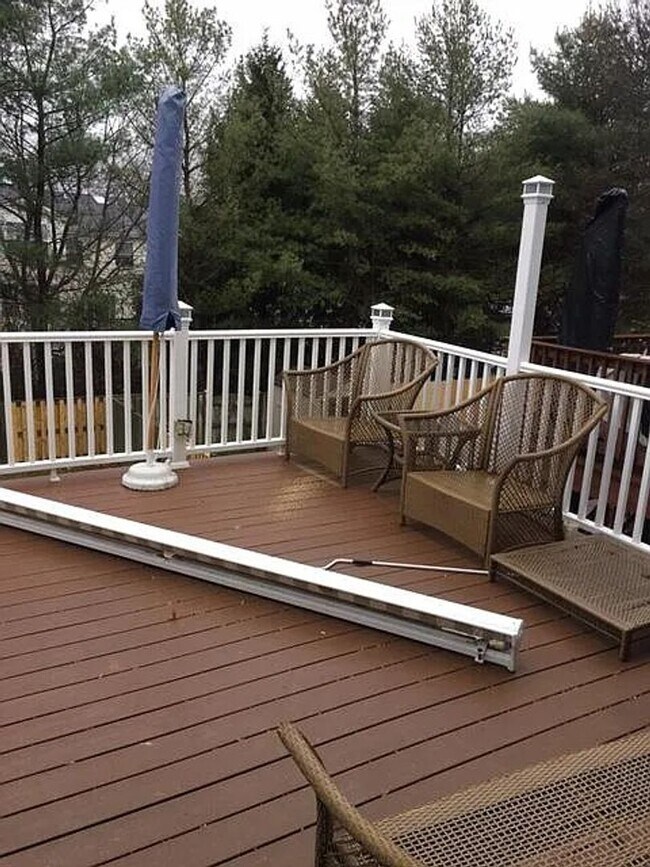 Building Photo - Spacious 3BR Townhome with Walkout Basement, Deck, Fenced Yard, Central A/C + Assigned Parking