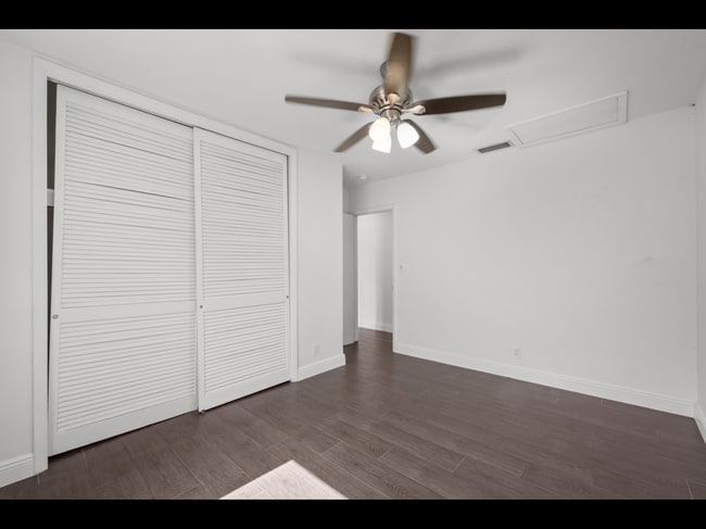 Building Photo - 2133 NE 56th Ct