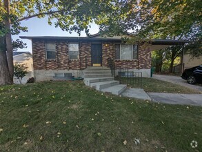 Building Photo - Single family home in Sandy, 4 bed 2 bath,...