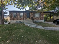 Building Photo - Single family home in Sandy, 4 bed 2 bath,...