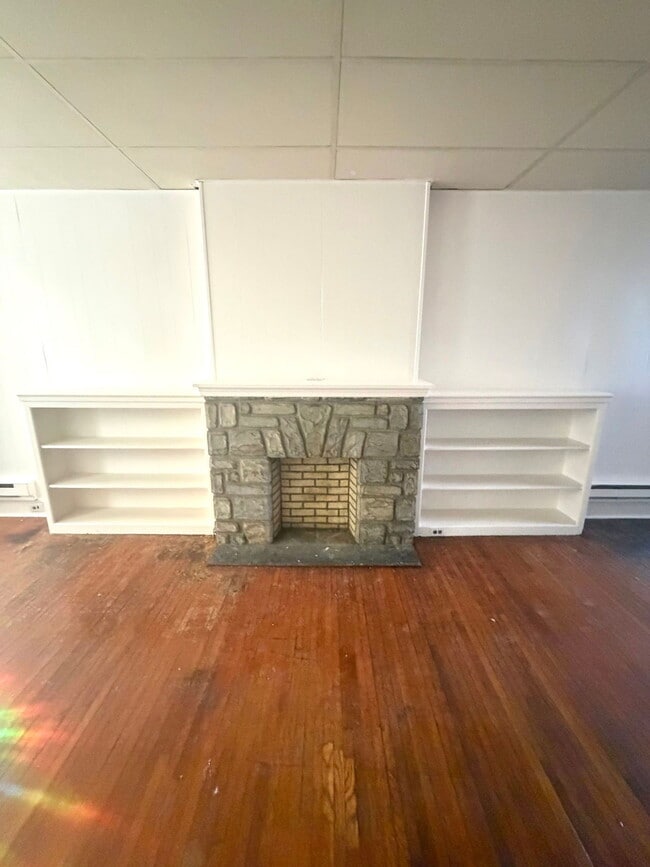 Building Photo - 839 E Orange St