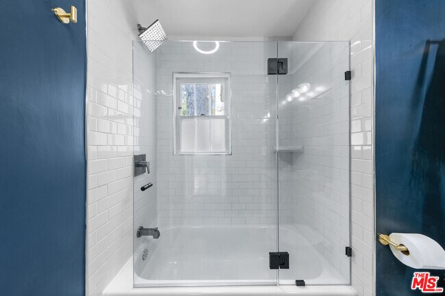 Building Photo - 2615 Canyon Dr