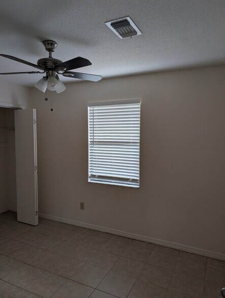 Building Photo - 371 NW Lake City Ave