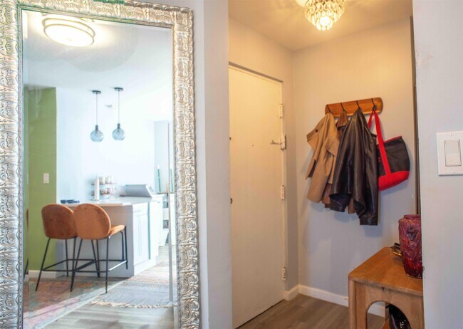 Building Photo - 1614 Summit Ave