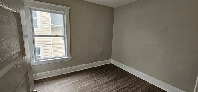 Building Photo - 10325-10325 Bernard Ave