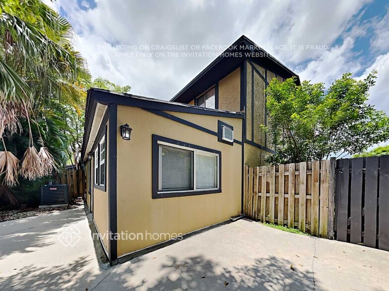 Building Photo - 9062 NW 44th Ct