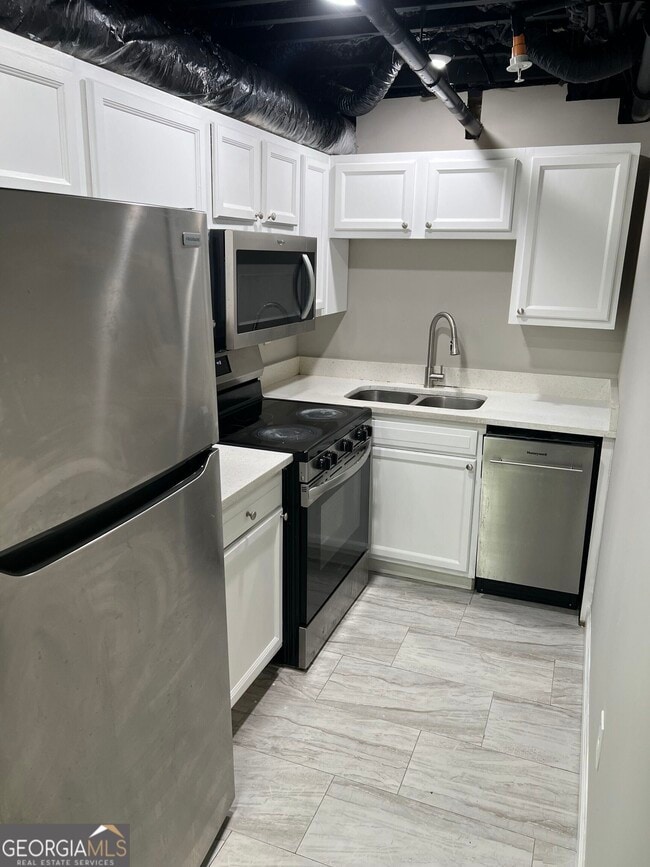 Building Photo - 1255 Pine Ave