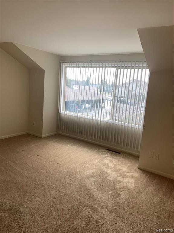 Building Photo - 6320 Laurentian Ct