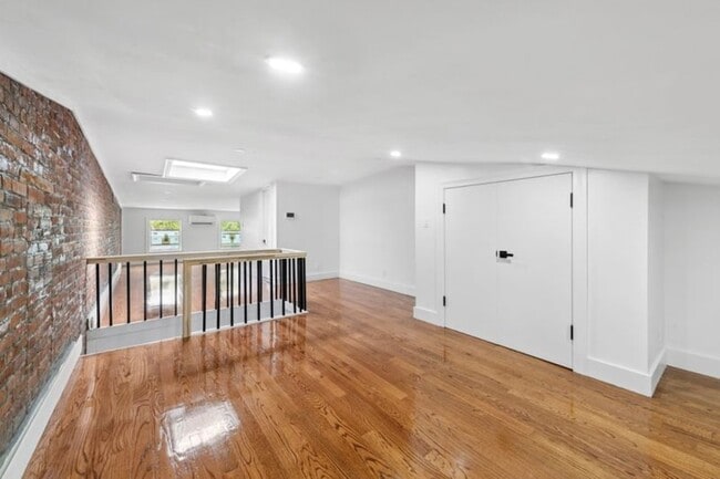 Building Photo - 105 St Felix St