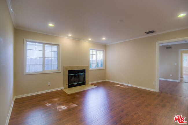 Building Photo - 5415 Fallbrook Ave